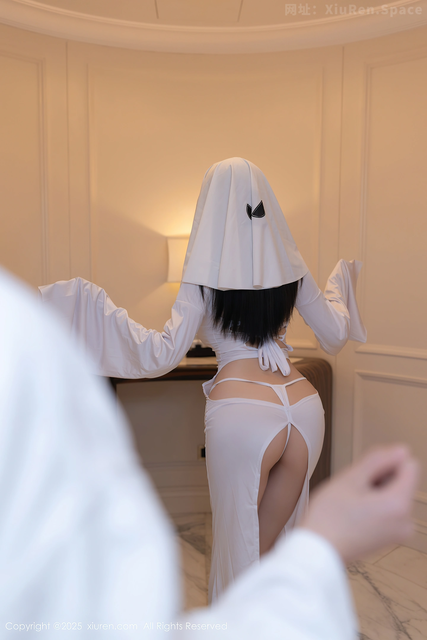 图片[3]-[XiuRen秀人网] VOL.10035 模特安然anran性感白色连衣短裙配白色丝袜秀曼妙身姿诱惑写真80P-秀人网官方网站